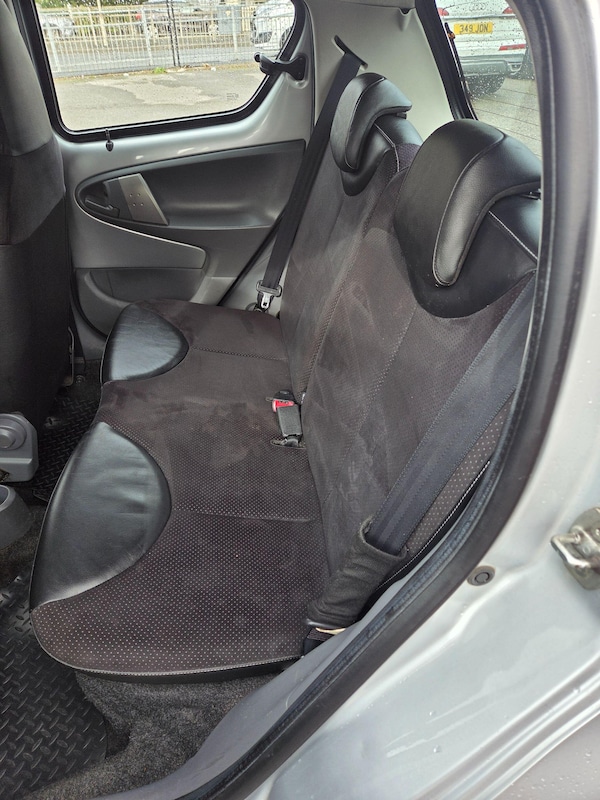 Used Toyota AYGO 2010 for sale - 76175164: Photo 10