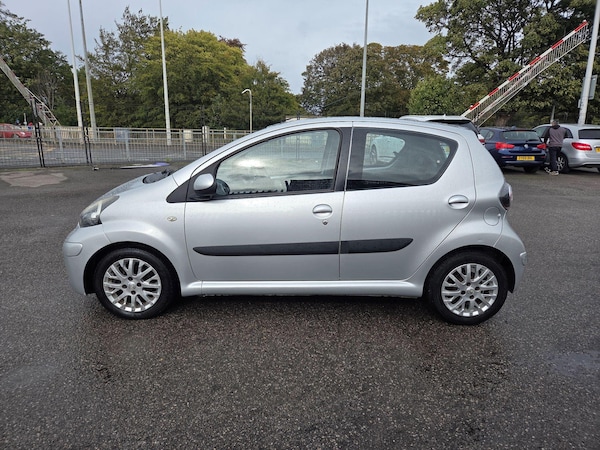 Used Toyota AYGO 2010 for sale - 76175164: Photo 6