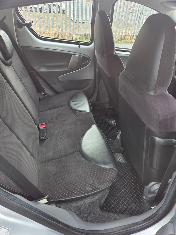 Used Toyota AYGO 2010 for sale - 76175164: Photo 9