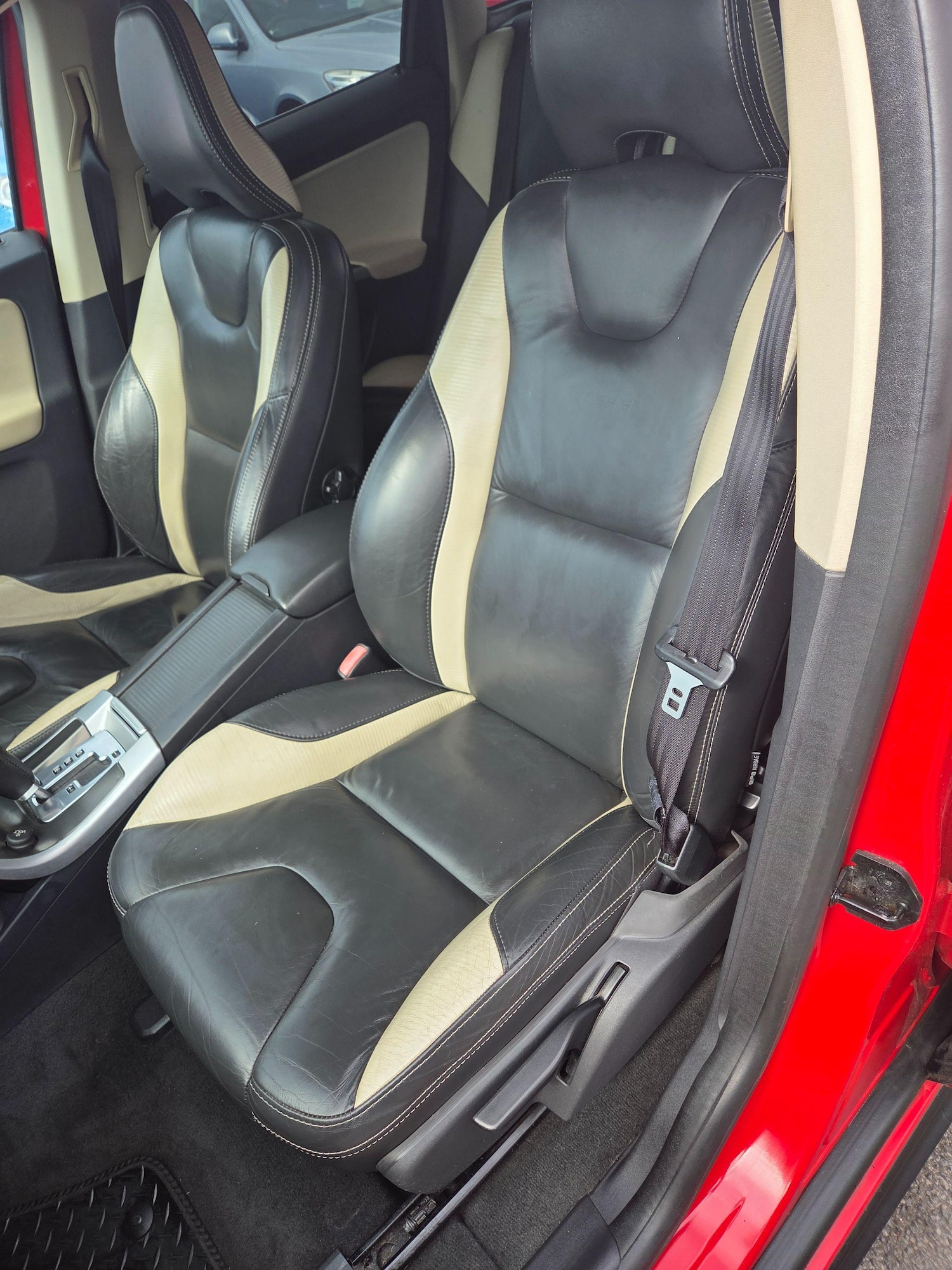 Used Volvo XC60 2010 for sale - 76239092: Photo 11