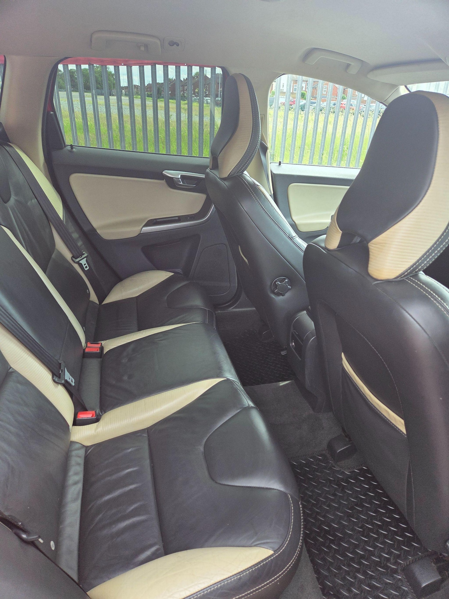 Used Volvo XC60 2010 for sale - 76239092: Photo 9