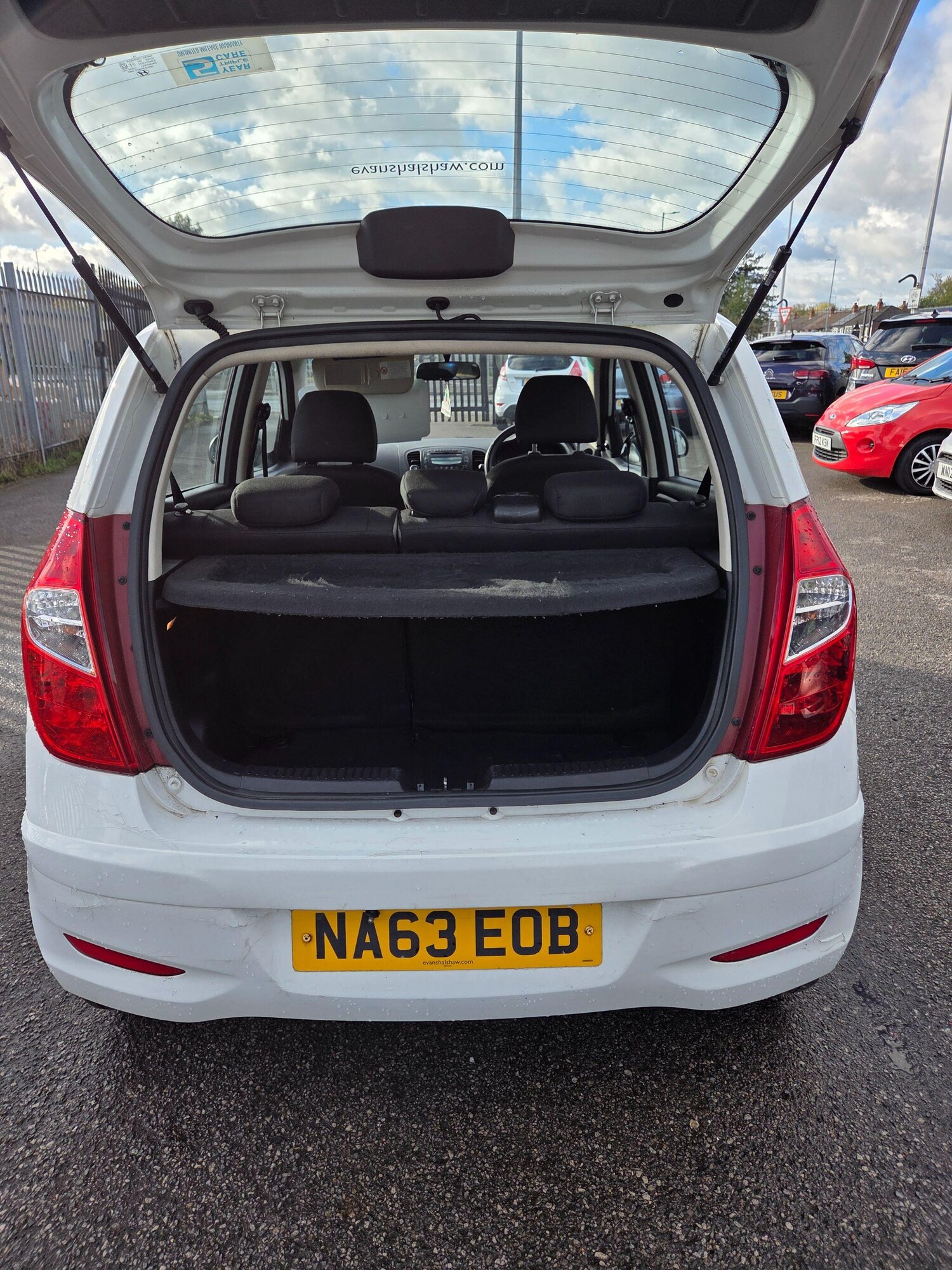 Used Hyundai i10 2013 for sale - 76360946: Photo 3