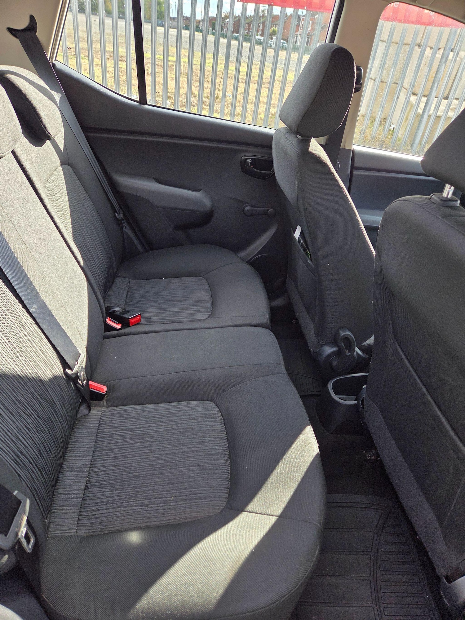 Used Hyundai i10 2013 for sale - 76360946: Photo 8