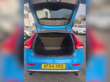 Used Volvo V40 2014 for sale - 77970153: Photo