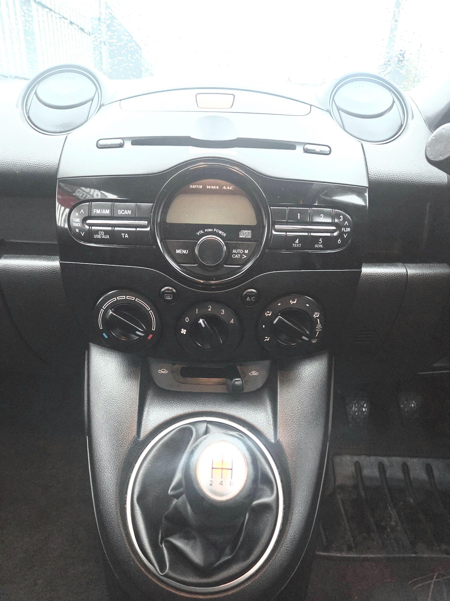 Used Mazda Mazda2 2015 for sale - 76886794: Photo 8