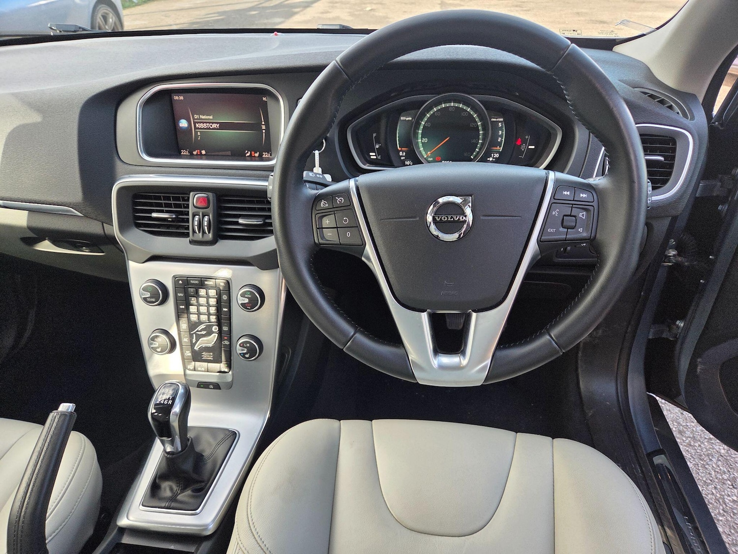 Used Volvo V40 2017 for sale - 78073124: Photo 11