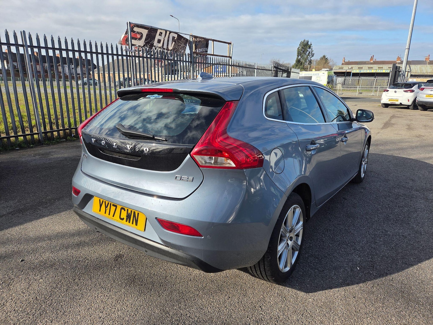 Used Volvo V40 2017 for sale - 78073124: Photo 3