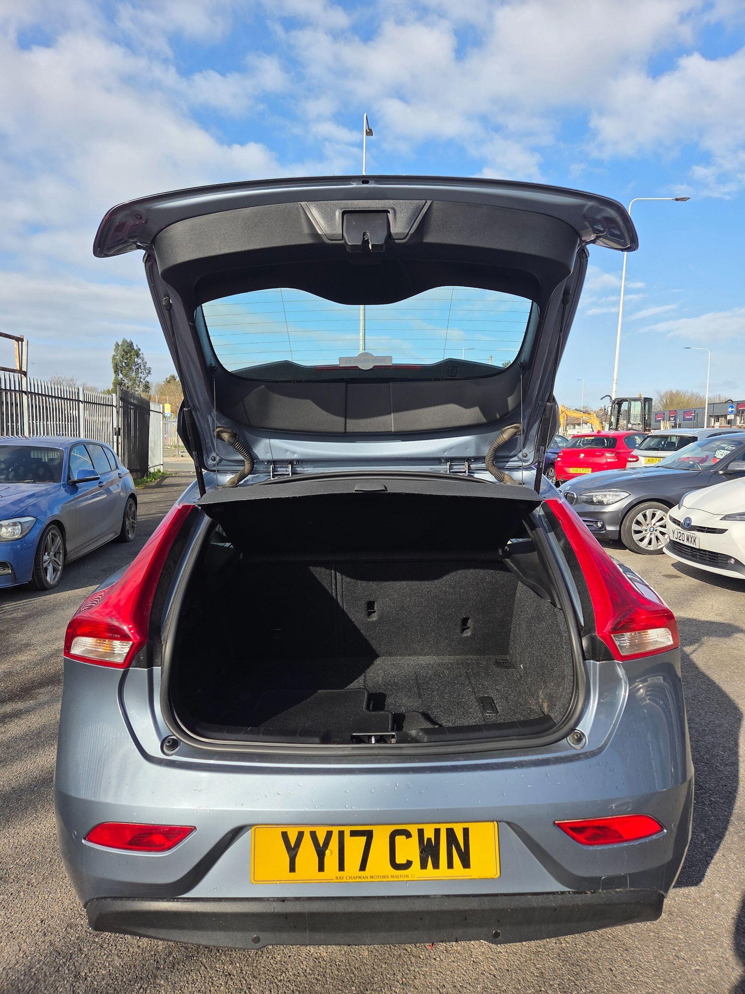 Used Volvo V40 2017 for sale - 78073124: Photo 4