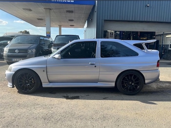 2001 (Q) - 2.0 Luxury 3dr