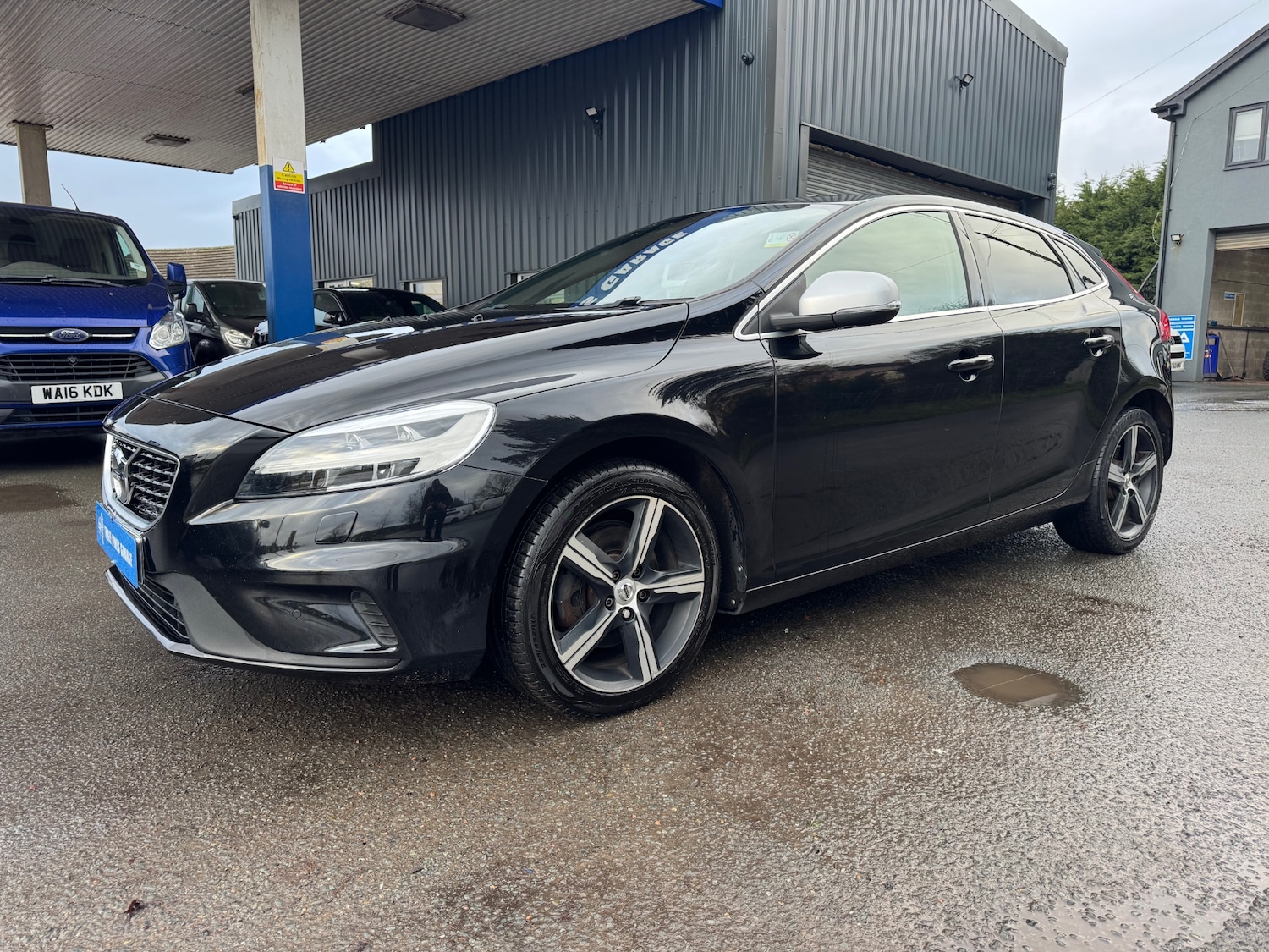 Used Volvo V40 2019 for sale - 77435895: Photo 2