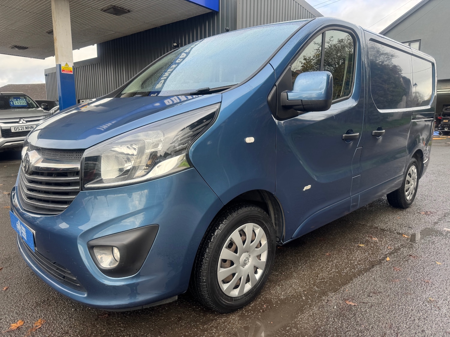 Used Vauxhall Vivaro 2017 for sale - 76231053: Photo 2