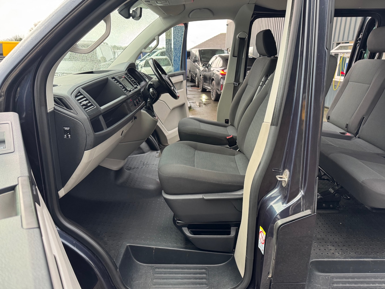 Used Volkswagen Transporter 2018 for sale - 76821999: Photo 10