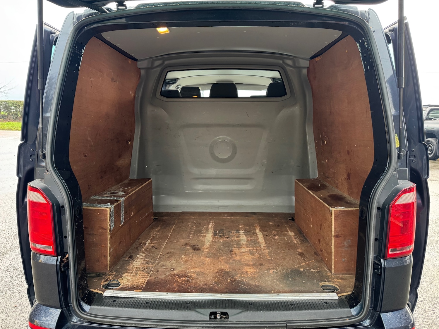 Used Volkswagen Transporter 2018 for sale - 76821999: Photo 16