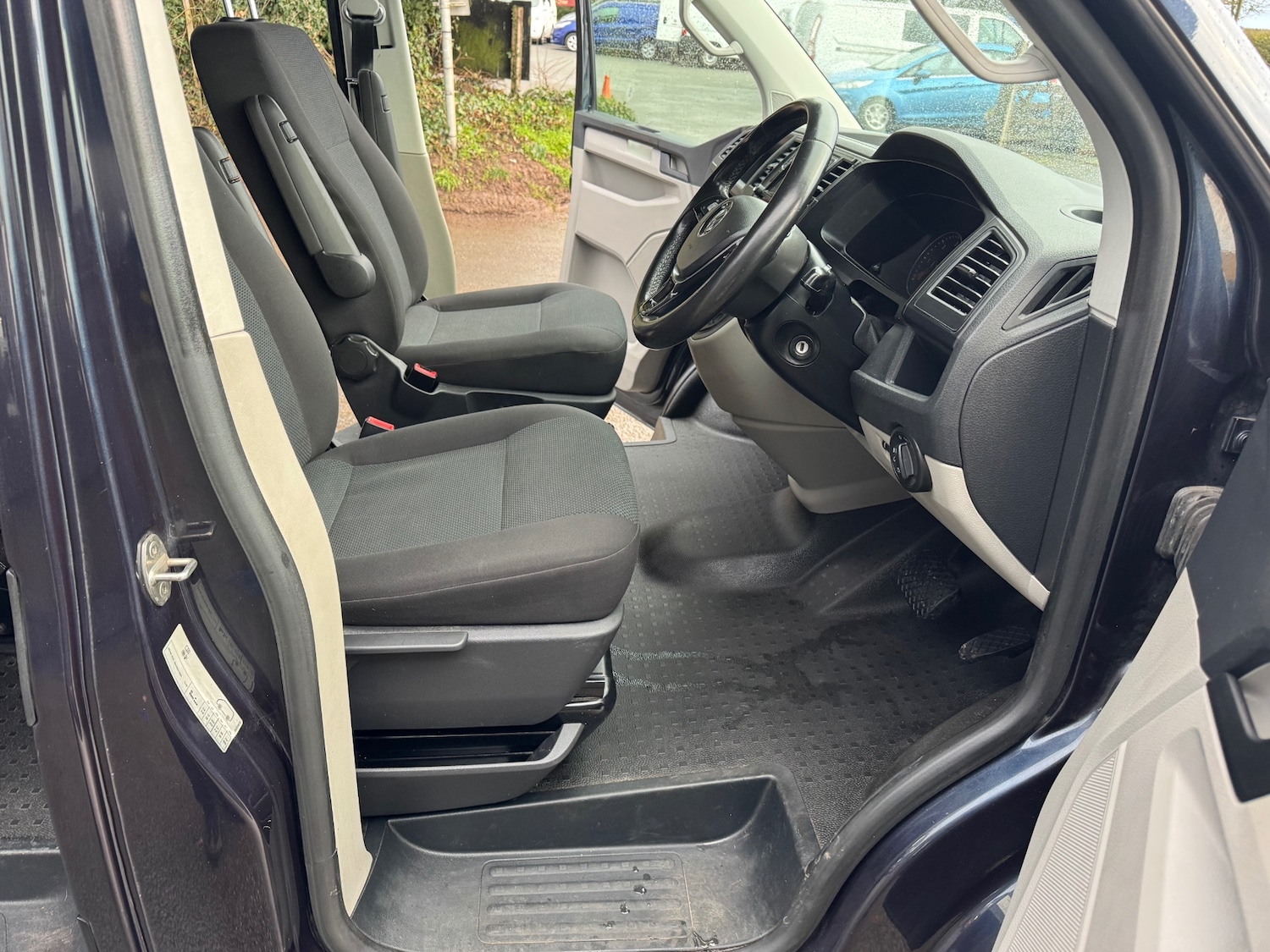 Used Volkswagen Transporter 2018 for sale - 76821999: Photo 18