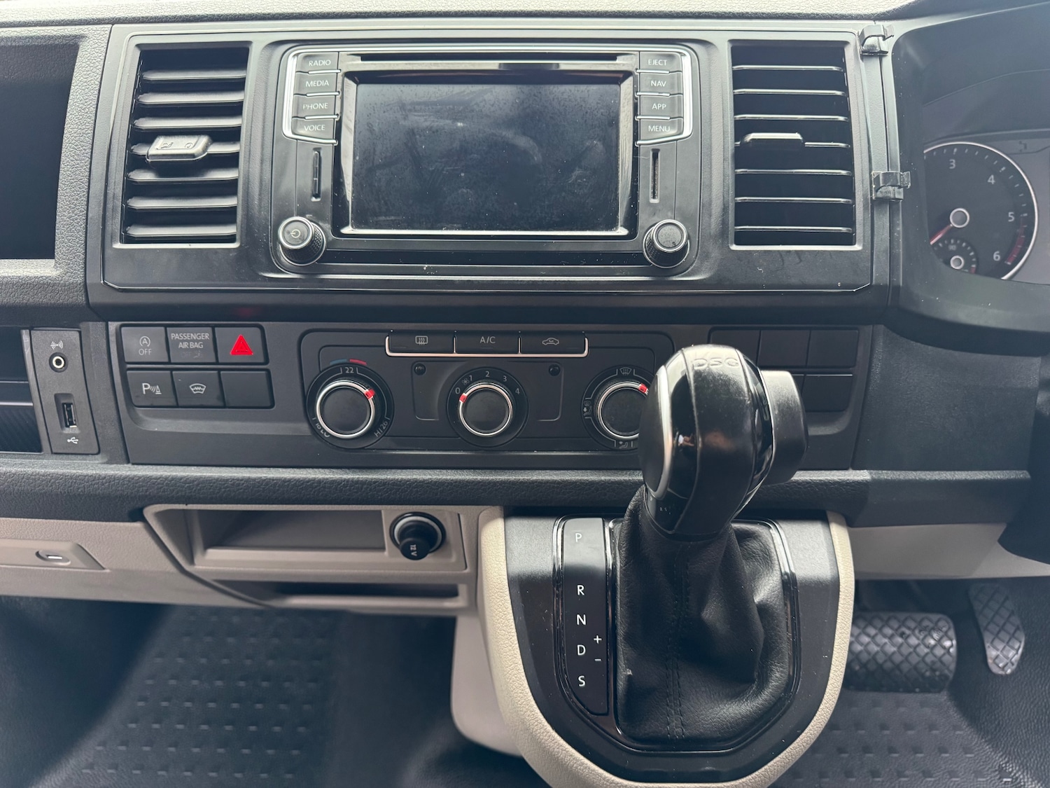 Used Volkswagen Transporter 2018 for sale - 76821999: Photo 21