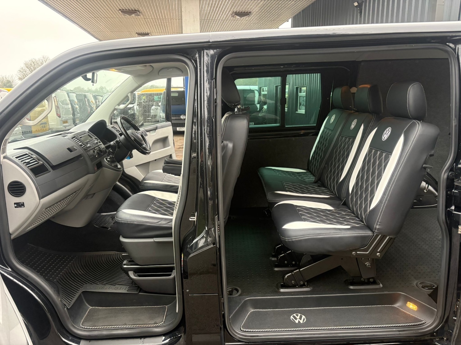 Used Volkswagen Transporter 2010 for sale - 77002296: Photo 12