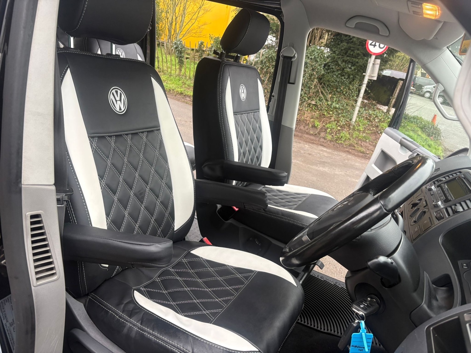 Used Volkswagen Transporter 2010 for sale - 77002296: Photo 9