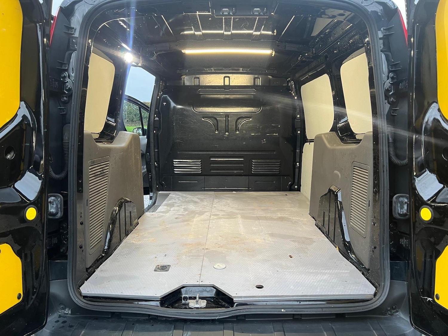 Used Ford Transit Connect 2020 for sale - 76455580: Photo 18