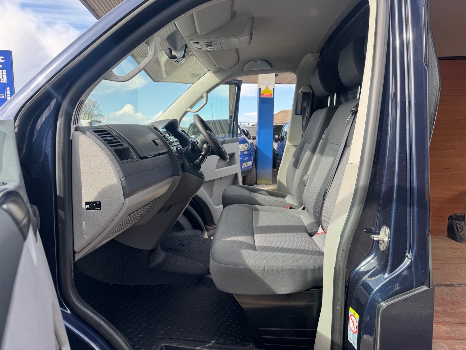 Used Volkswagen Transporter 2014 for sale - 77437973: Photo 14