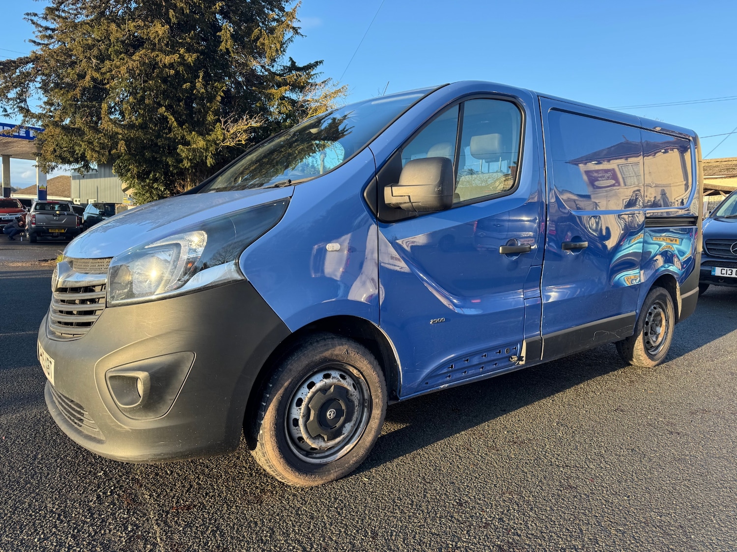Used Vauxhall Vivaro 2015 for sale - 77107887: Photo 2