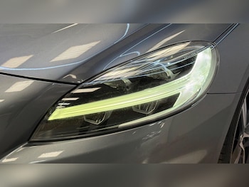 Used Volvo V40 2016 for sale - 79337699: Photo