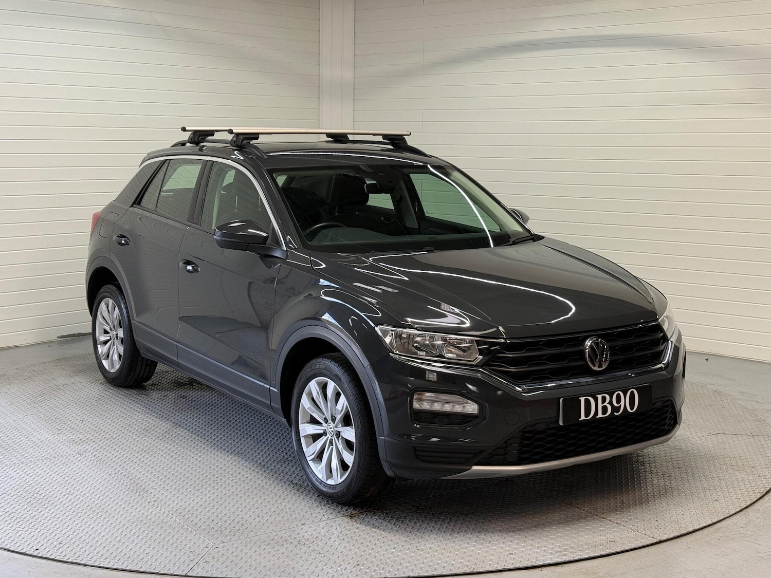 Used Volkswagen T-Roc 2020 for sale - 77098096: Photo 1