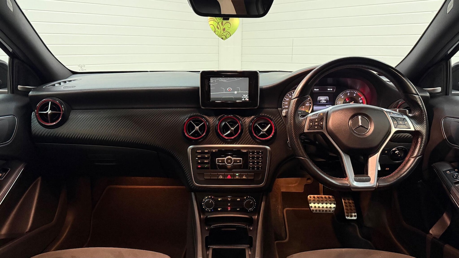 Used Mercedes-Benz A-Class 2013 for sale - 76918566: Photo 2