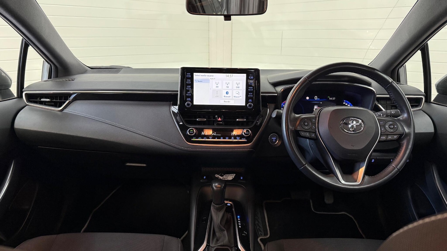 Used Toyota Corolla for sale - 77738497: Photo 2