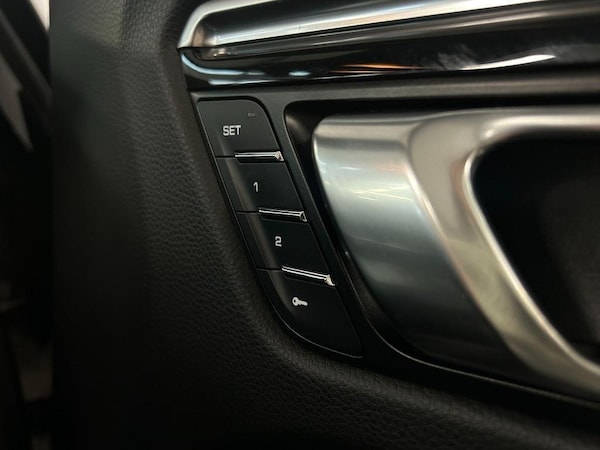 Used Porsche Macan 2017 for sale - 76189355: Photo 23