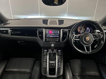 Used Porsche Macan 2017 for sale - 76189355: Photo 2
