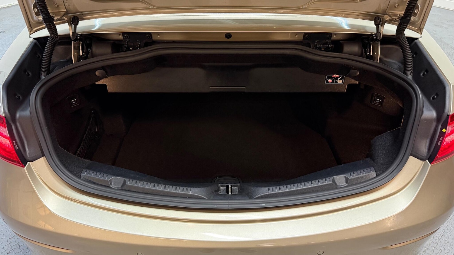 Used Mercedes-Benz E Class for sale - 77657529: Photo 37