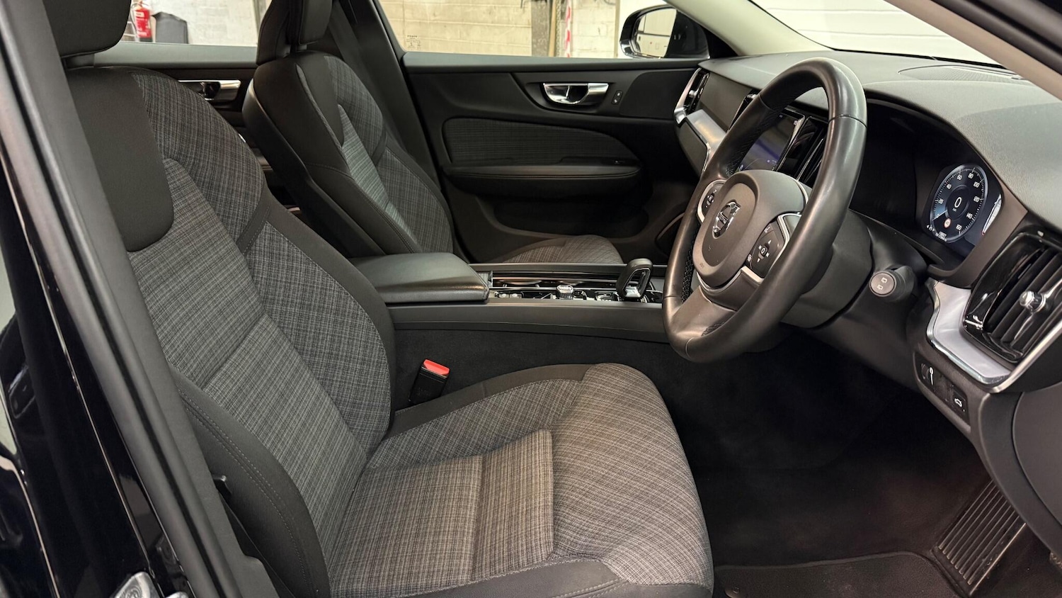 Used Volvo V60 2021 for sale - 77611466: Photo 25