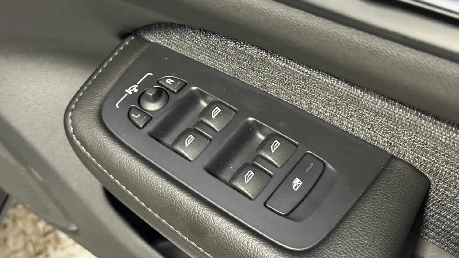 Used Volvo V60 2021 for sale - 77611466: Photo 28