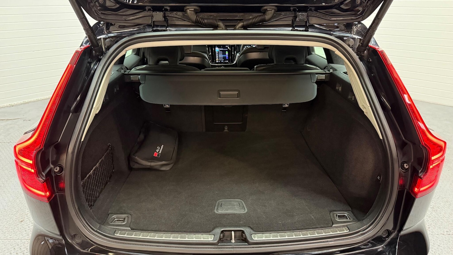 Used Volvo V60 2021 for sale - 77611466: Photo 46