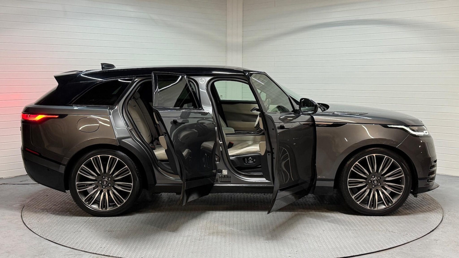 Used Land Rover Range Rover Velar 2019 for sale - 76989109: Photo 11