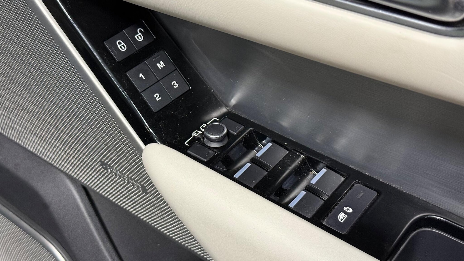 Used Land Rover Range Rover Velar 2019 for sale - 76989109: Photo 25