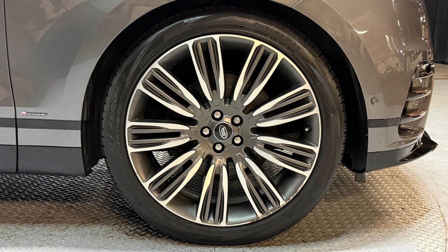 Used Land Rover Range Rover Velar 2019 for sale - 76989109: Photo 3