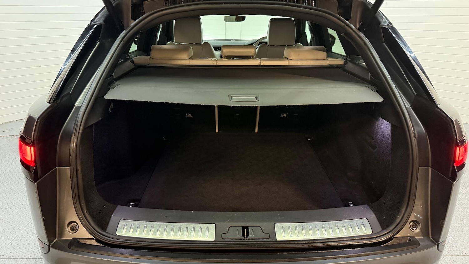 Used Land Rover Range Rover Velar 2019 for sale - 76989109: Photo 46