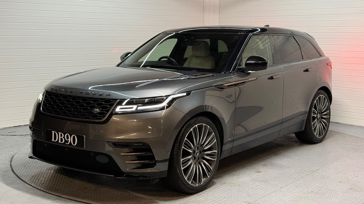 Used Land Rover Range Rover Velar 2019 for sale - 76989109: Photo 5