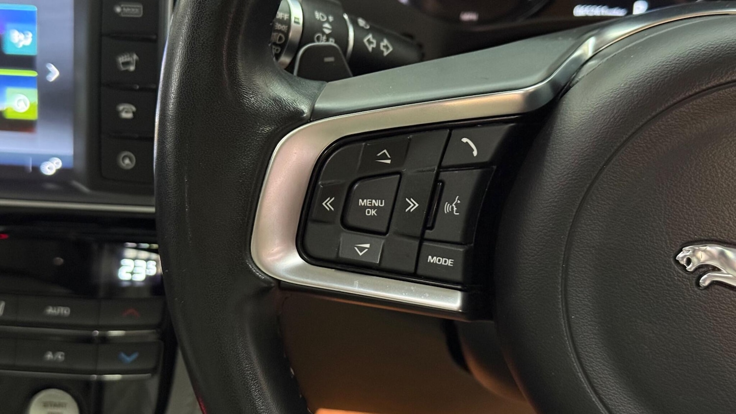 Used Jaguar F-Pace 2018 for sale - 76370353: Photo 33
