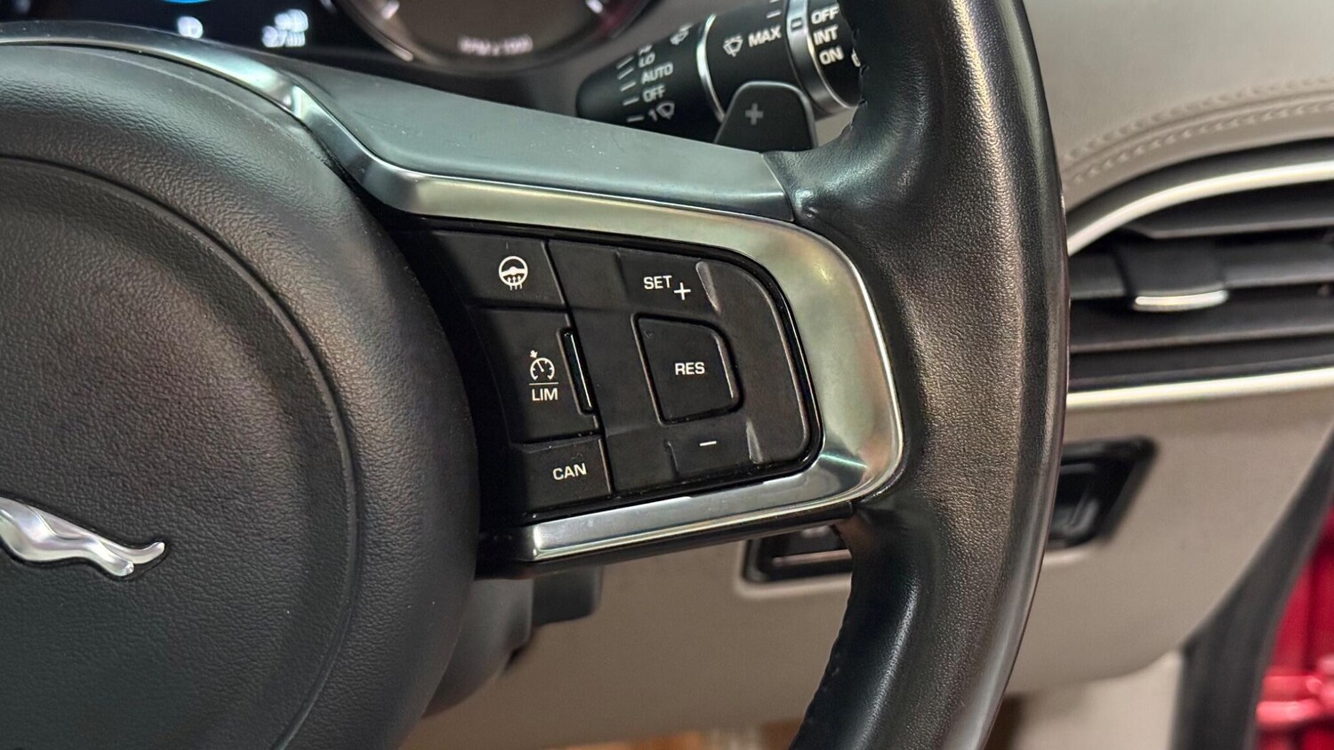 Used Jaguar F-Pace 2018 for sale - 76370353: Photo 37