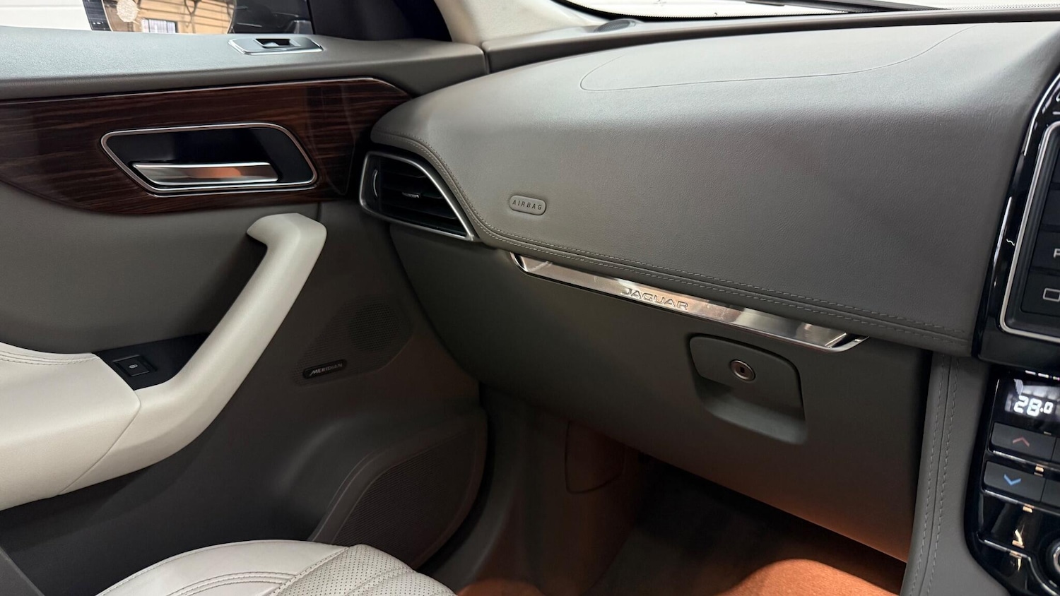 Used Jaguar F-Pace 2018 for sale - 76370353: Photo 41