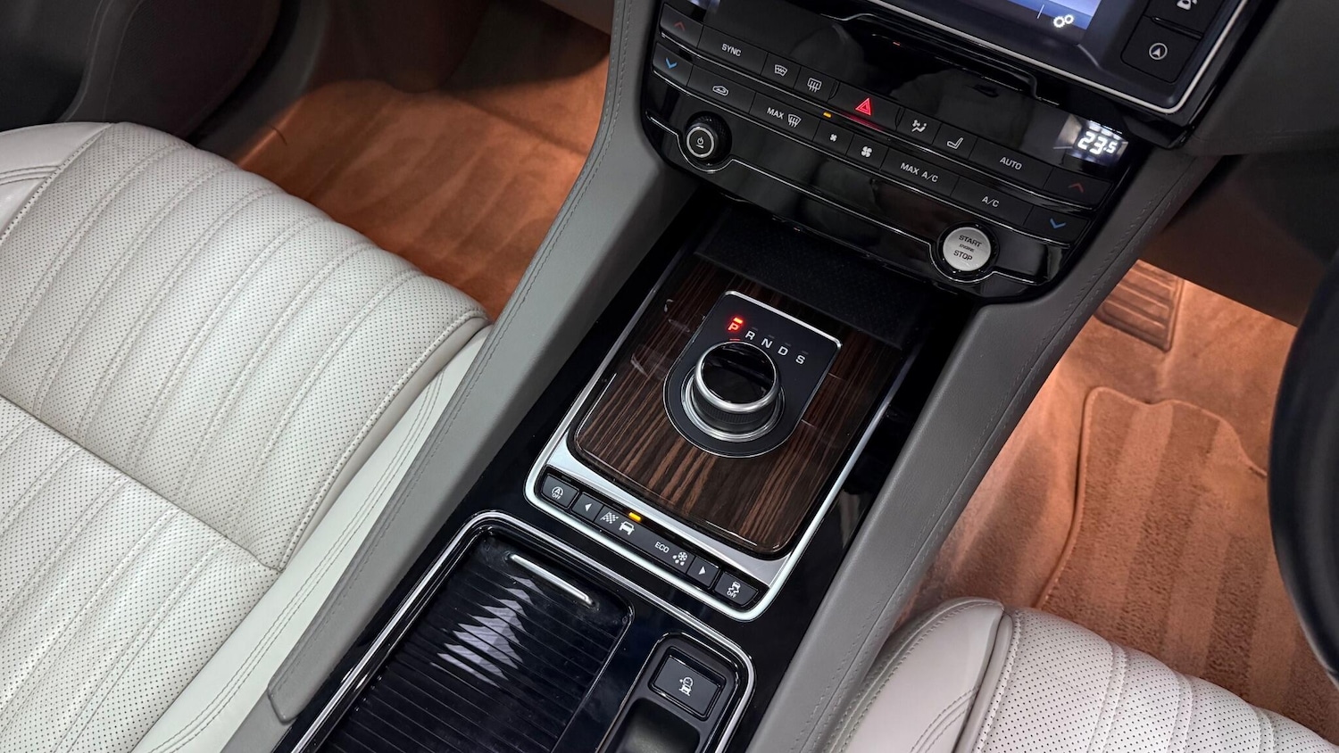 Used Jaguar F-Pace 2018 for sale - 76370353: Photo 42