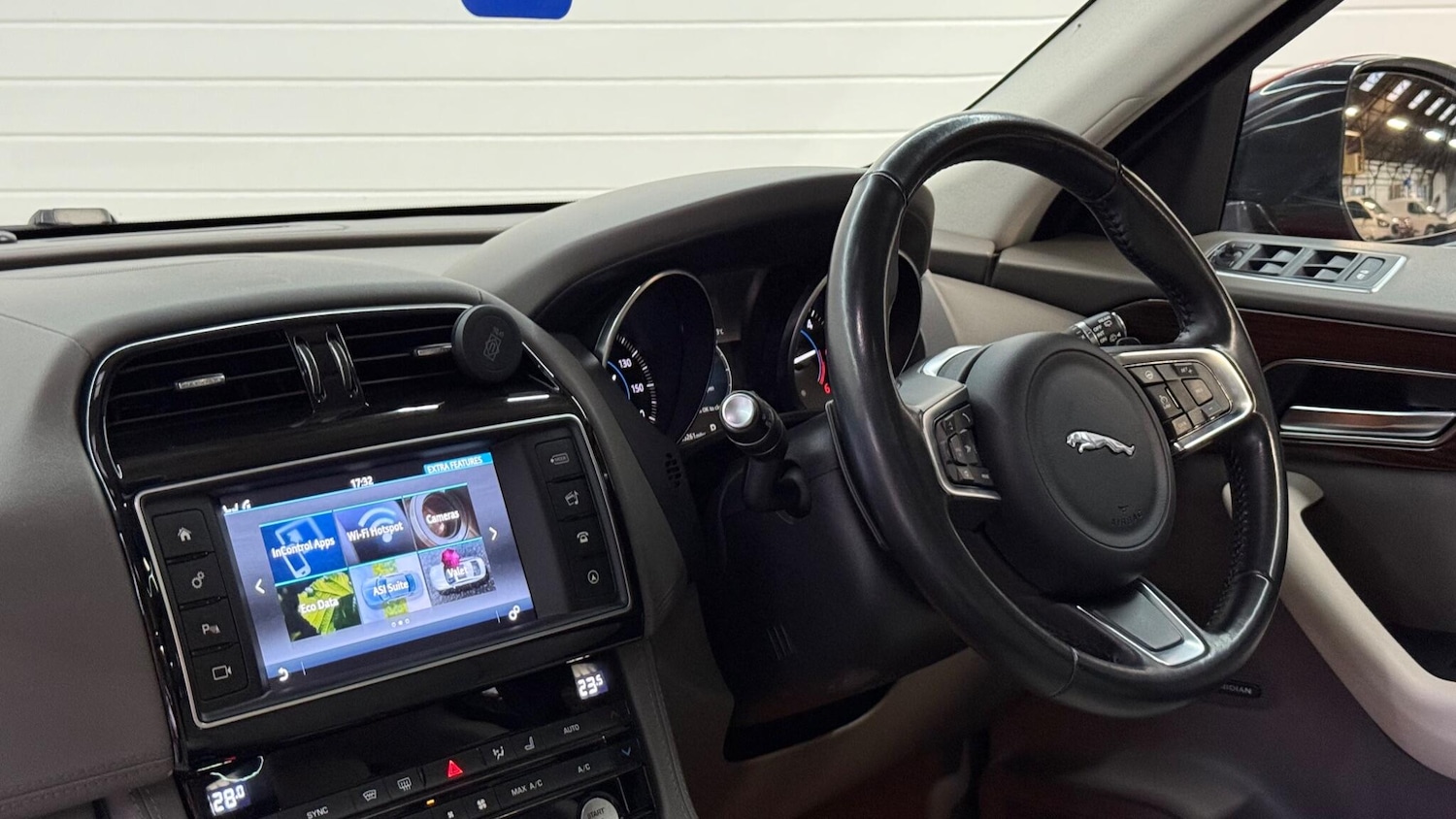 Used Jaguar F-Pace 2018 for sale - 76370353: Photo 53