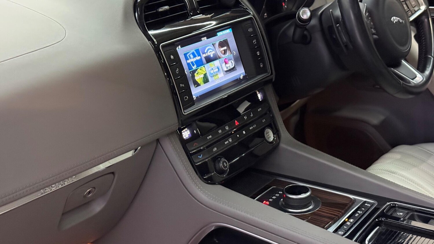 Used Jaguar F-Pace 2018 for sale - 76370353: Photo 55