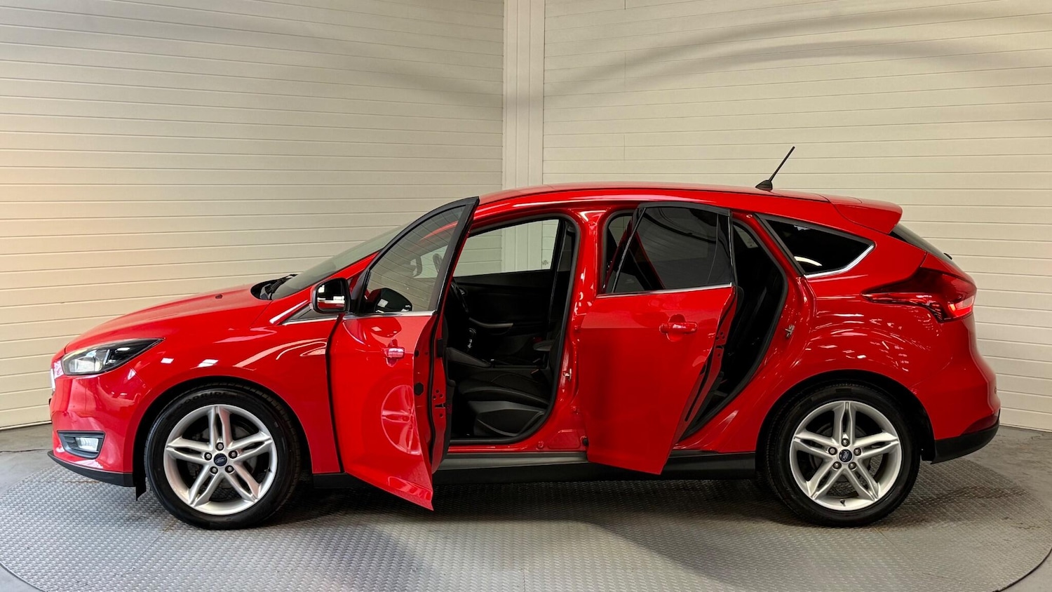 Used Ford Focus 2017 for sale - 78086760: Photo 7