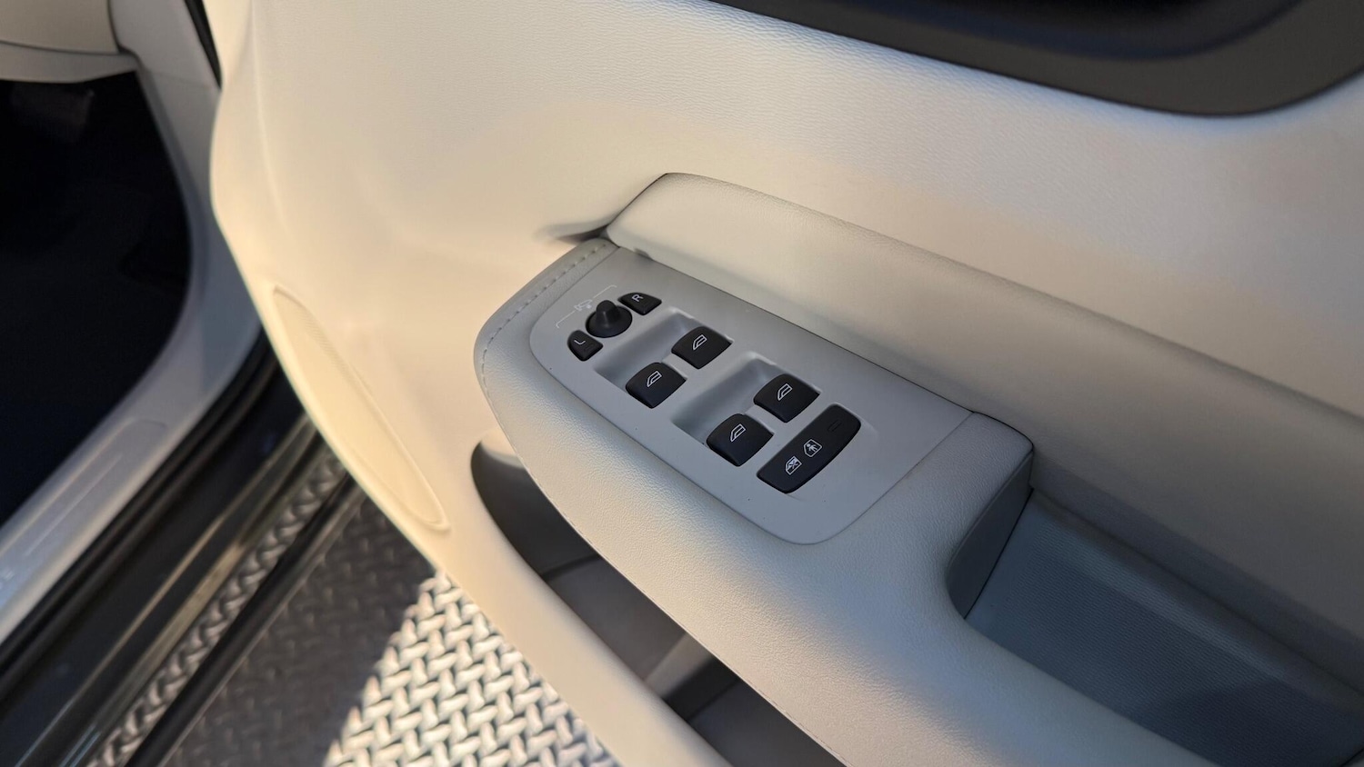 Used Volvo XC60 for sale - 77162848: Photo 27