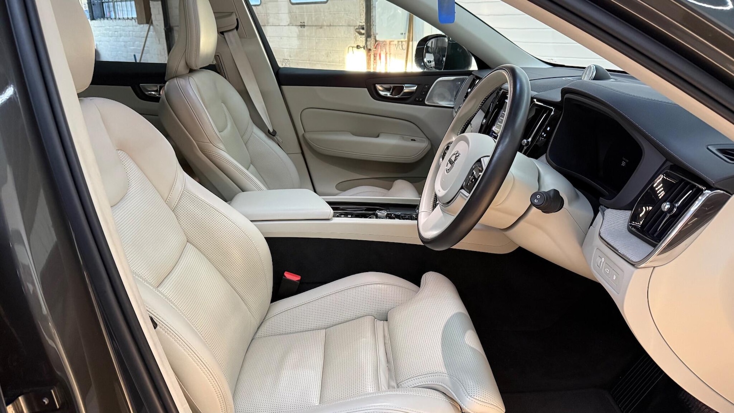 Used Volvo XC60 for sale - 77162848: Photo 30