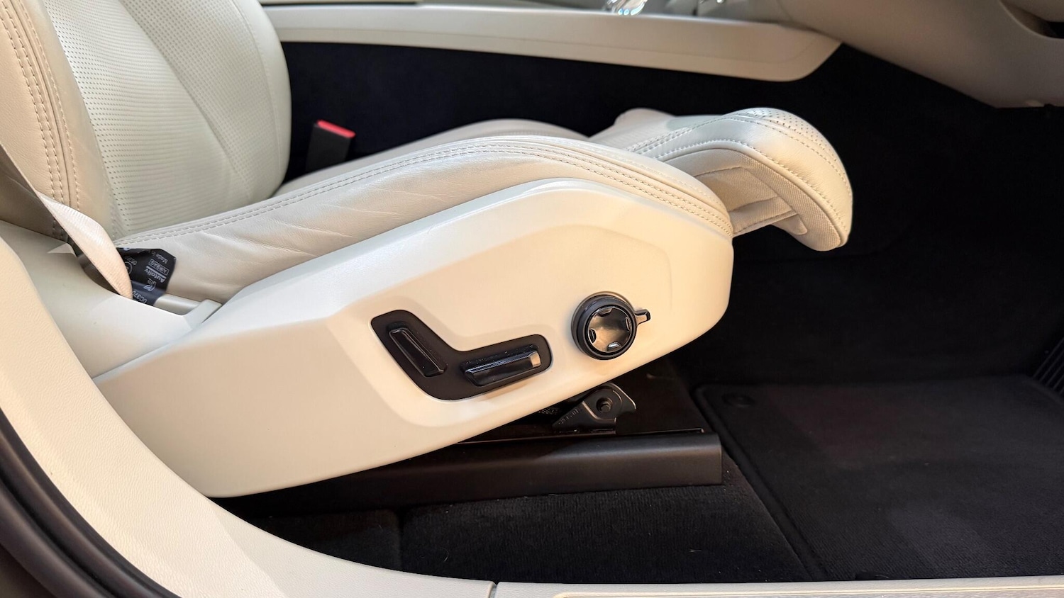 Used Volvo XC60 for sale - 77162848: Photo 31