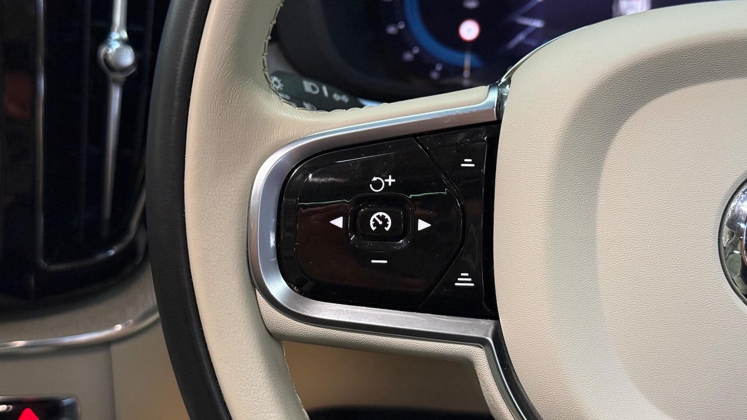 Used Volvo XC60 for sale - 77162848: Photo 36